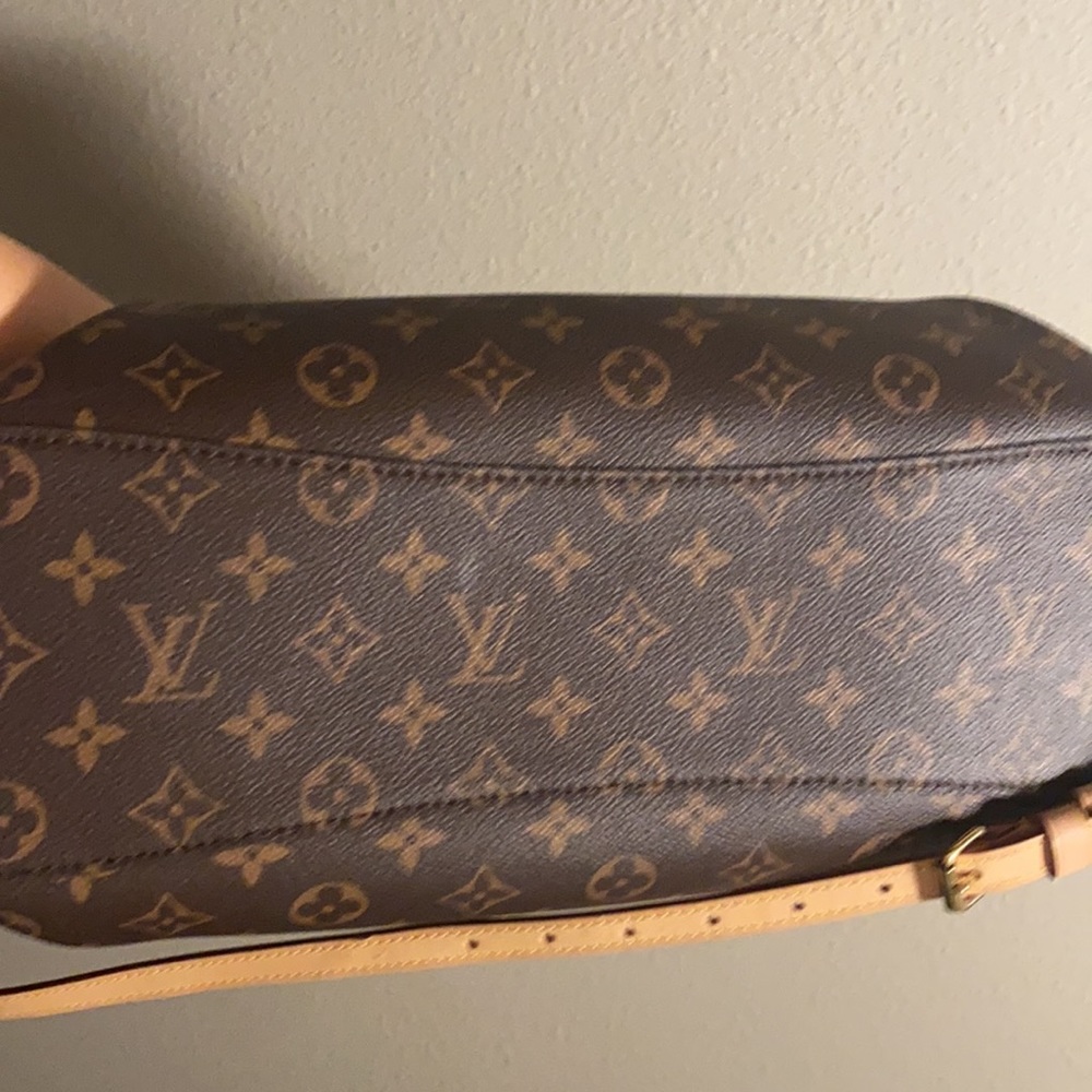 Louis Vuitton Rivoli Crossbody - Picture 10 of 14